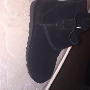 Black uggs authentic !